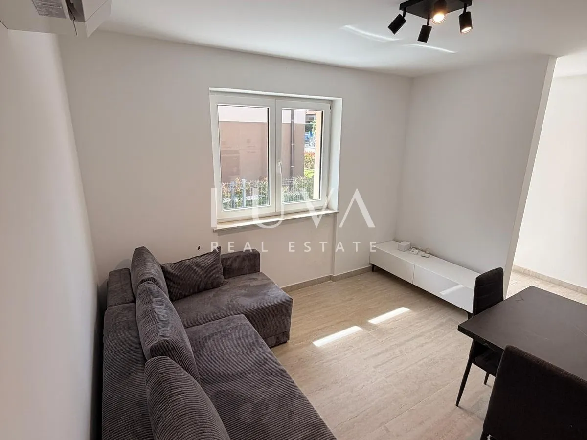 Novigrad, Istria, one-bedroom apartment with terrace, 1,5 mk from the sea, 39 m²