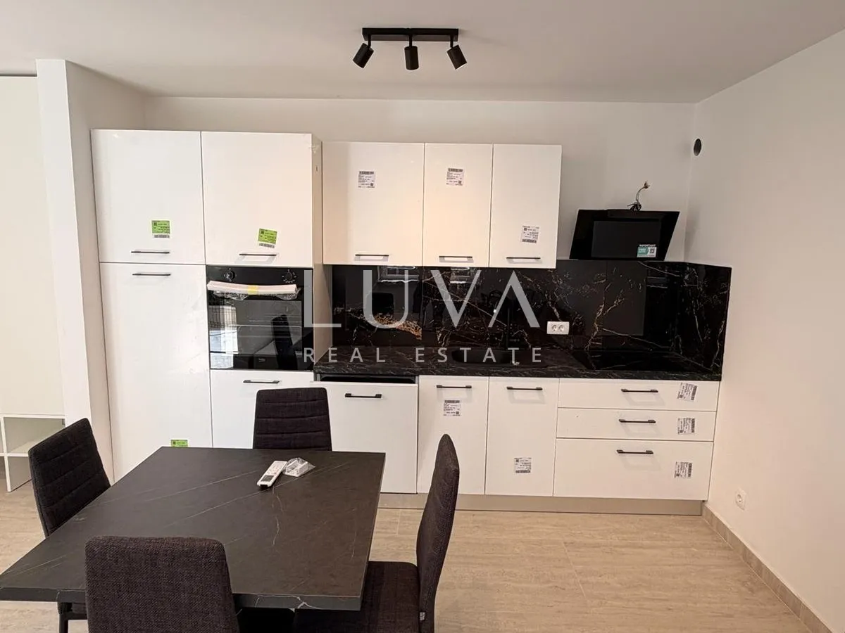 Novigrad, Istria, one-bedroom apartment with terrace, 1,5 mk from the sea, 39 m²