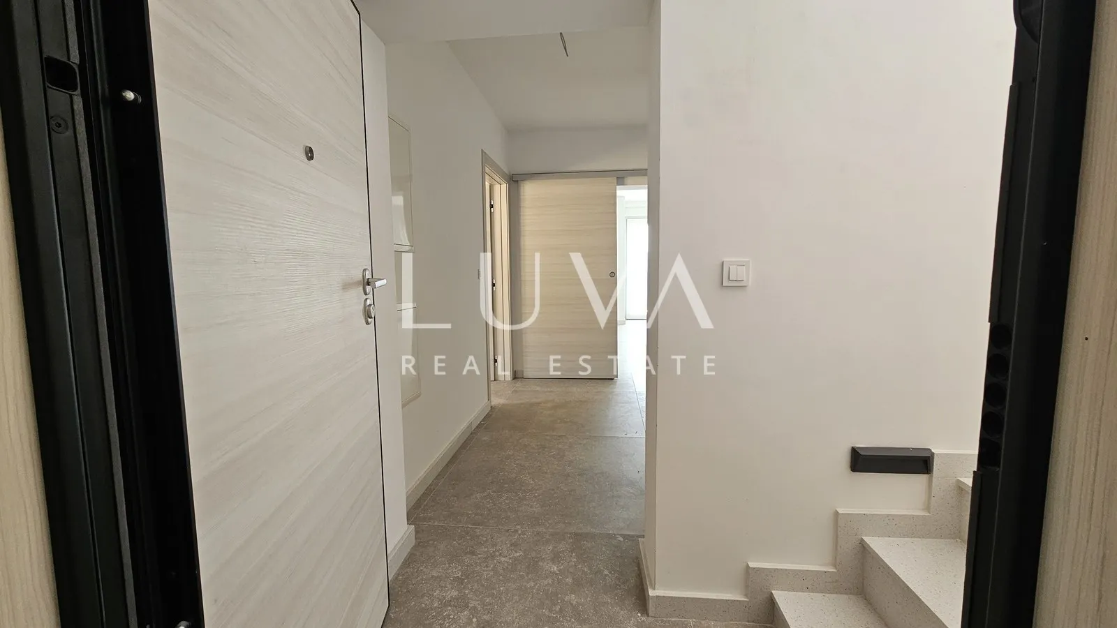 Omiš, Jesenice, Penthouse mit einer 134 m² großen Terrasse mit Meerblick