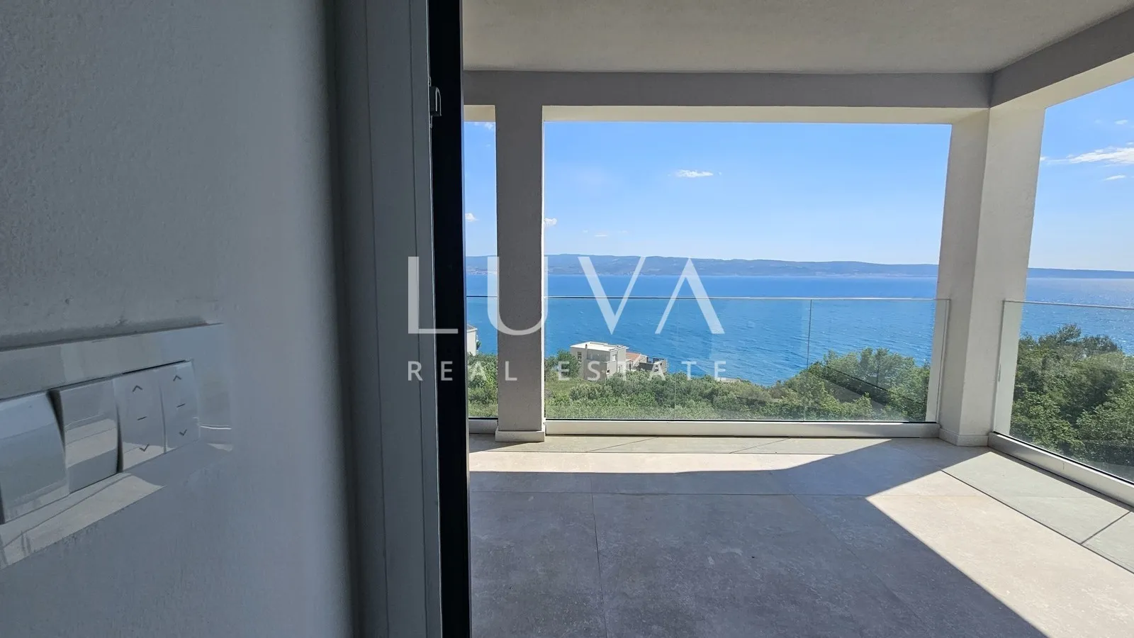 Omiš, Jesenice, Penthouse mit einer 134 m² großen Terrasse mit Meerblick