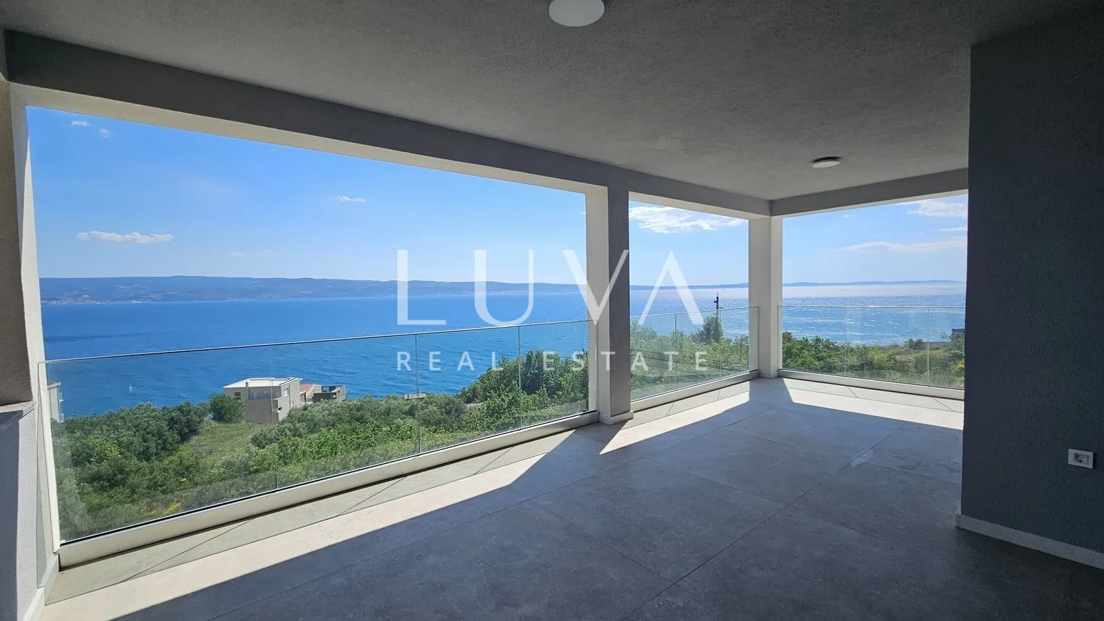 Omiš, Jesenice, Penthouse mit einer 134 m² großen Terrasse mit Meerblick