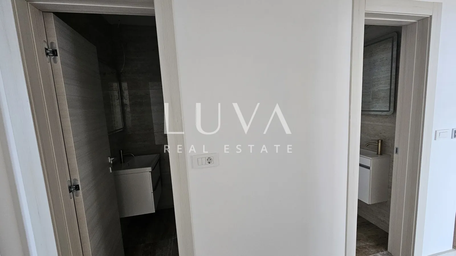 Omiš, Jesenice, Penthouse mit einer 134 m² großen Terrasse mit Meerblick