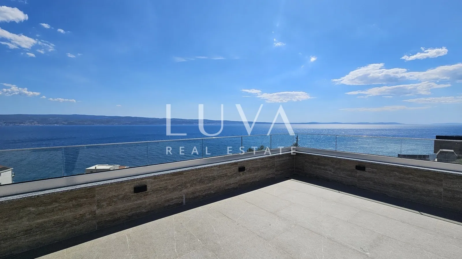 Omiš, Jesenice, Penthouse mit einer 134 m² großen Terrasse mit Meerblick