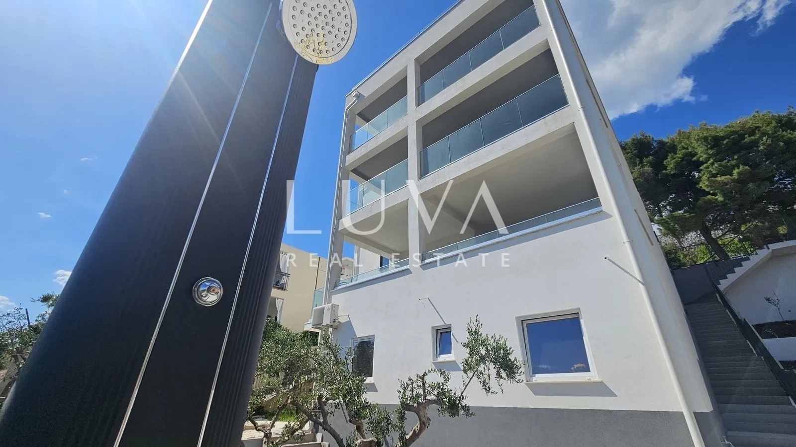 Omiš, Jesenice, Penthouse mit einer 134 m² großen Terrasse mit Meerblick