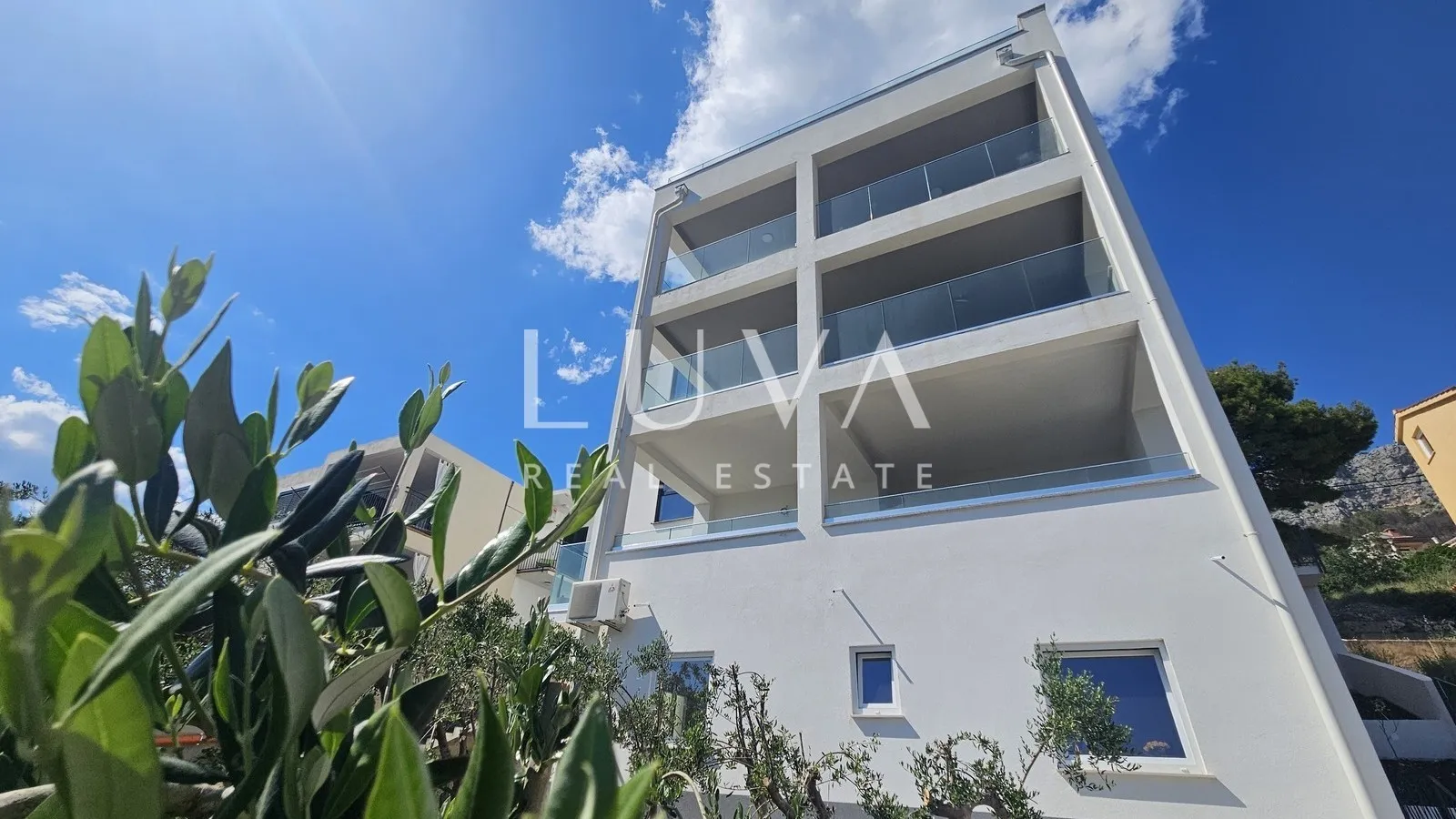 Omiš, Jesenice, Penthouse mit einer 134 m² großen Terrasse mit Meerblick