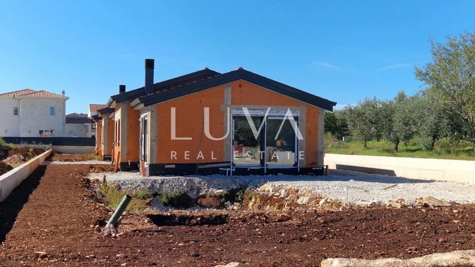 Istrien, Kaštelir, Modernes Erdgeschosshaus mit 92 m² und Pool zu verkaufen