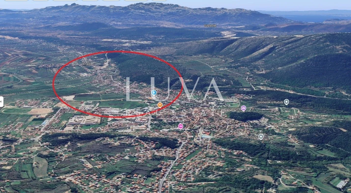Sinj, Brnaze, building land 1,185 m² with 3 stone houses with a total footprint of 180 m²