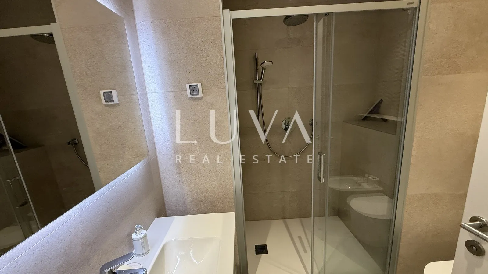 Zagreb, Heinzelova ulica, VMD, 4S stan sa saunom i garažom, NKP 128 m²