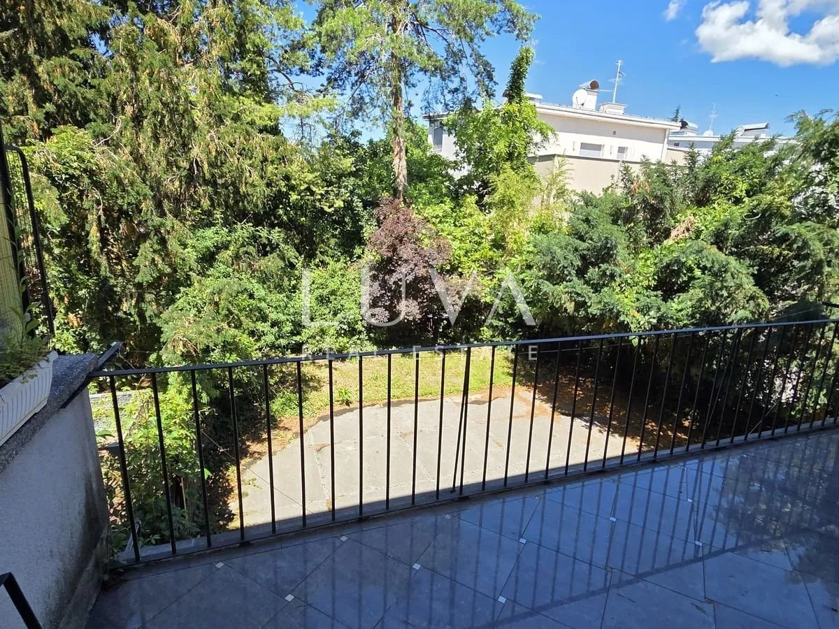 Zagreb, Tuškanac, semi detached house for renovation for sale
