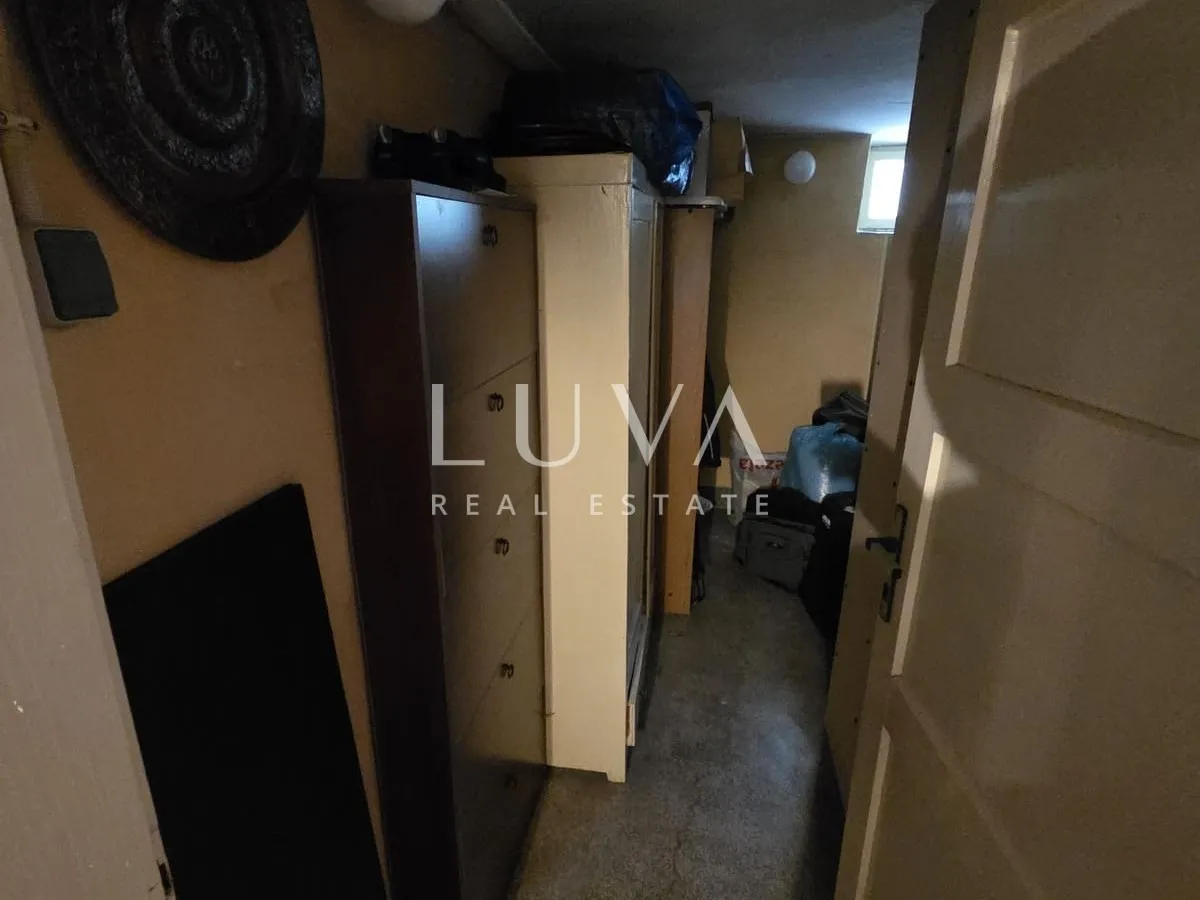 Zagreb, Tuškanac, semi detached house for renovation for sale