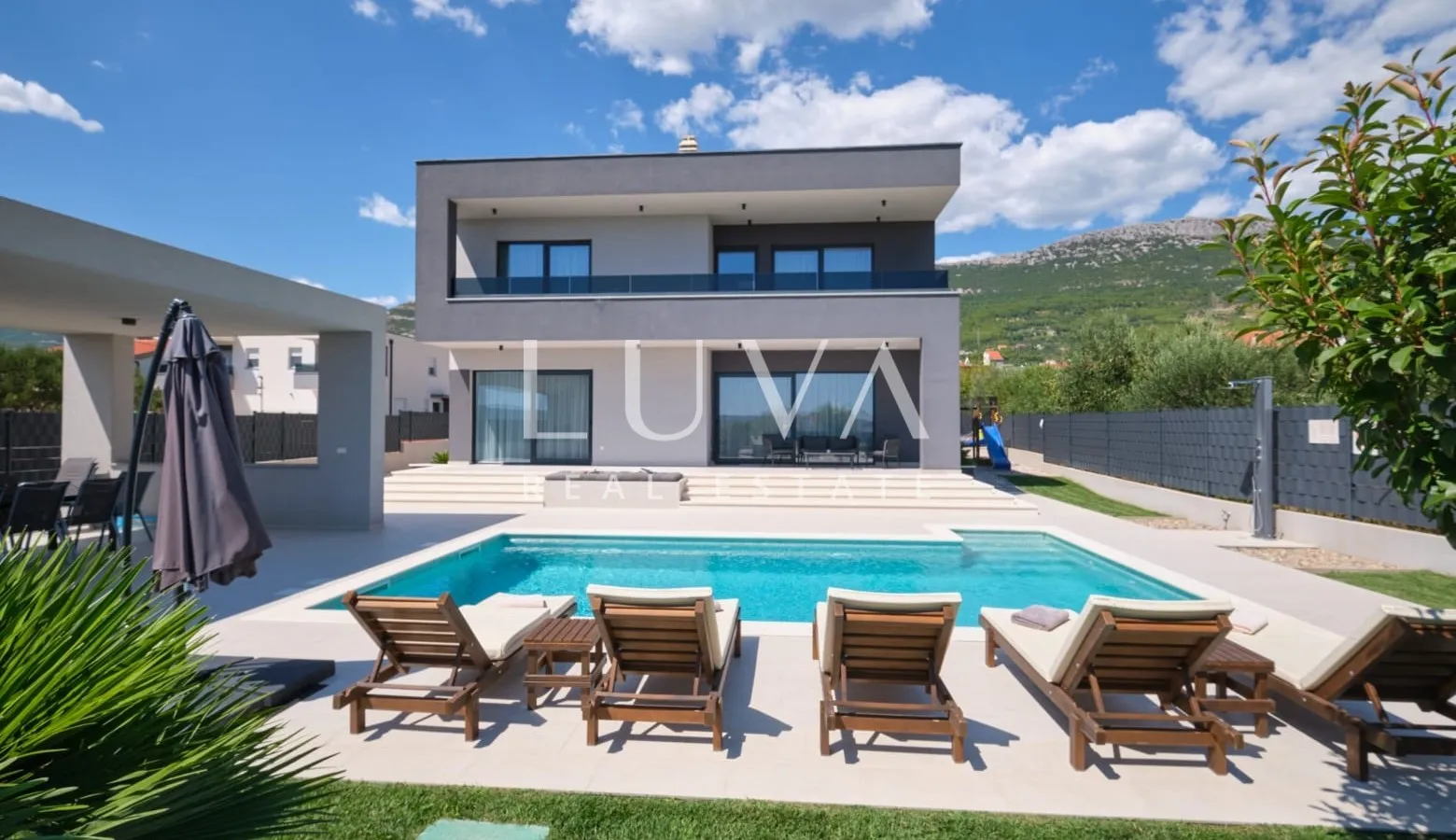 Kaštel Stari, vila 324 m² s bazenom i pogledom na more na prodaju