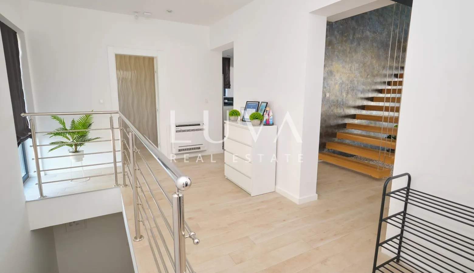 Kaštel Stari, vila 324 m² s bazenom i pogledom na more na prodaju