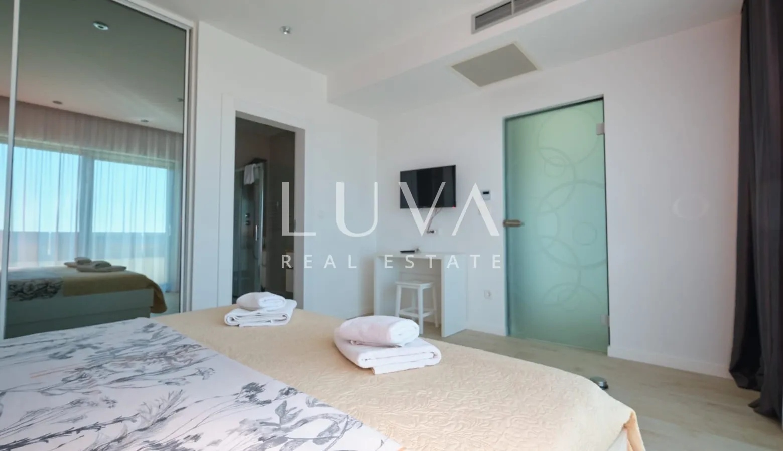 Kaštel Stari, vila 324 m² s bazenom i pogledom na more na prodaju