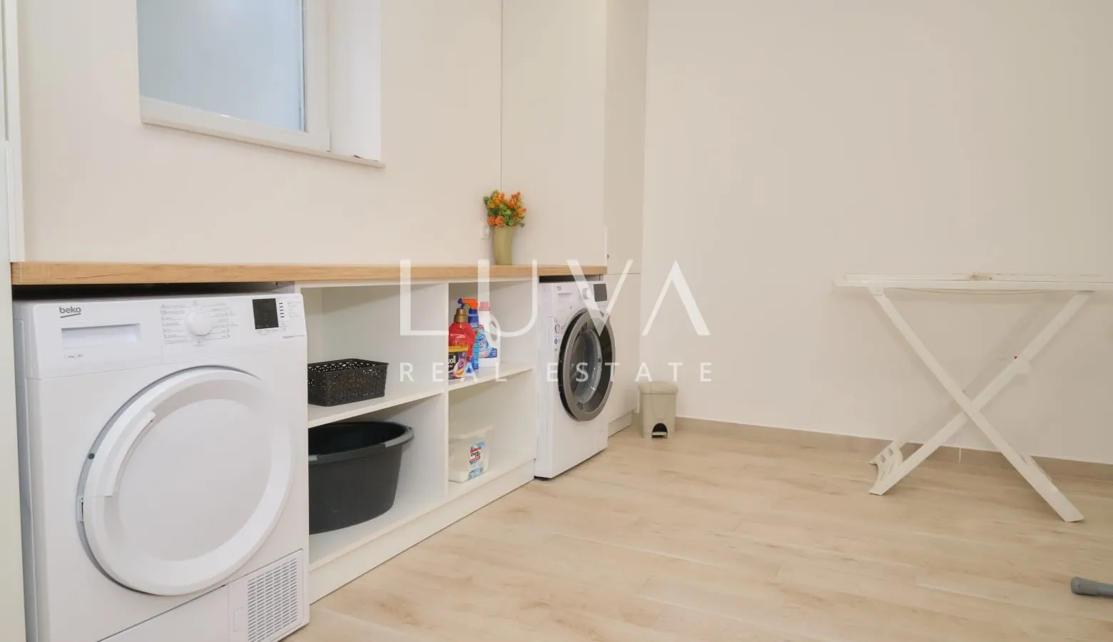 Kaštel Stari, vila 324 m² s bazenom i pogledom na more na prodaju