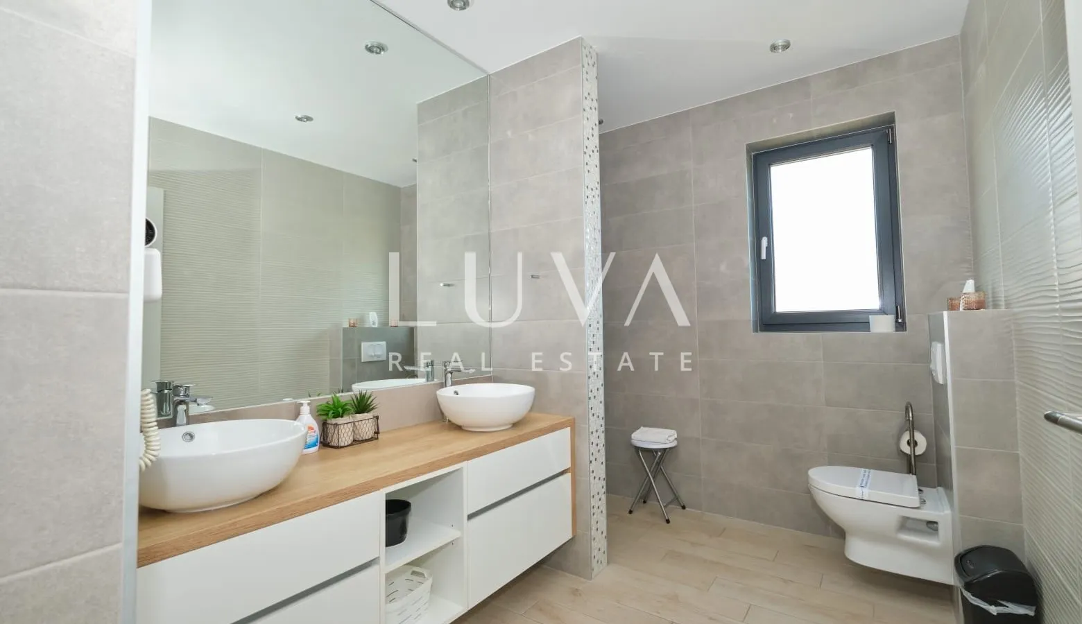 Kaštel Stari, vila 324 m² s bazenom i pogledom na more na prodaju
