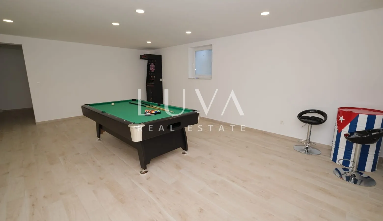 Kaštel Stari, vila 324 m² s bazenom i pogledom na more na prodaju