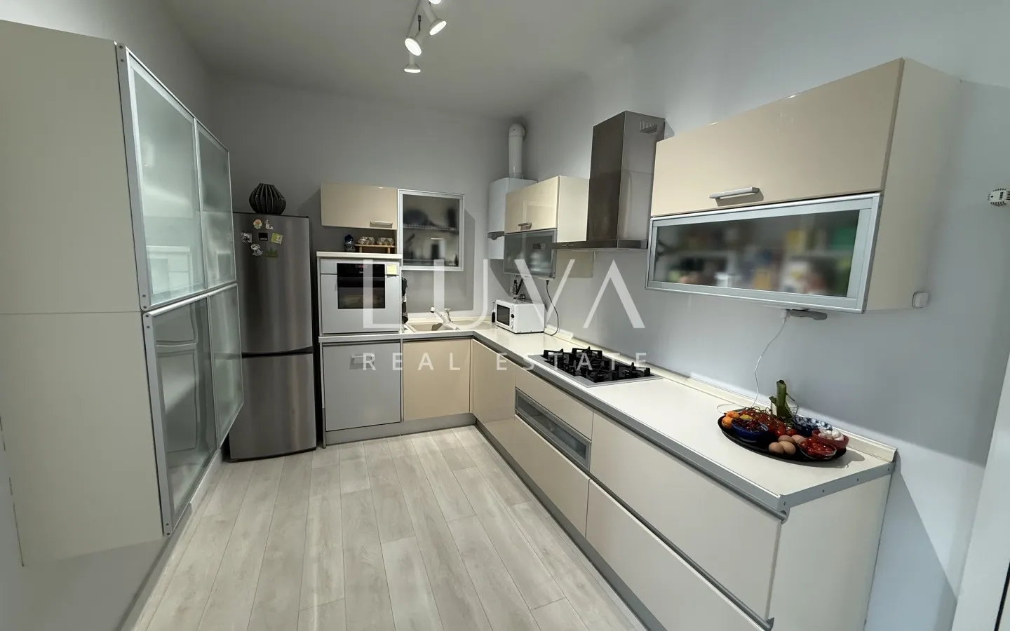 Zagreb, Medveščak, svjetli 3S stan s balkonom, 65 m²