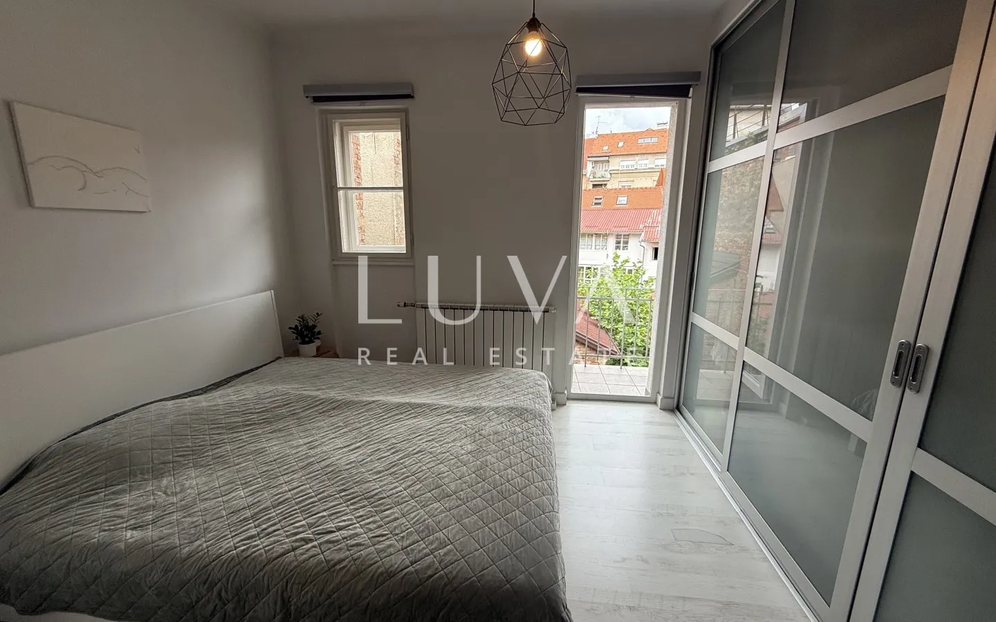 Zagreb, Medveščak, svjetli 3S stan s balkonom, 65 m²