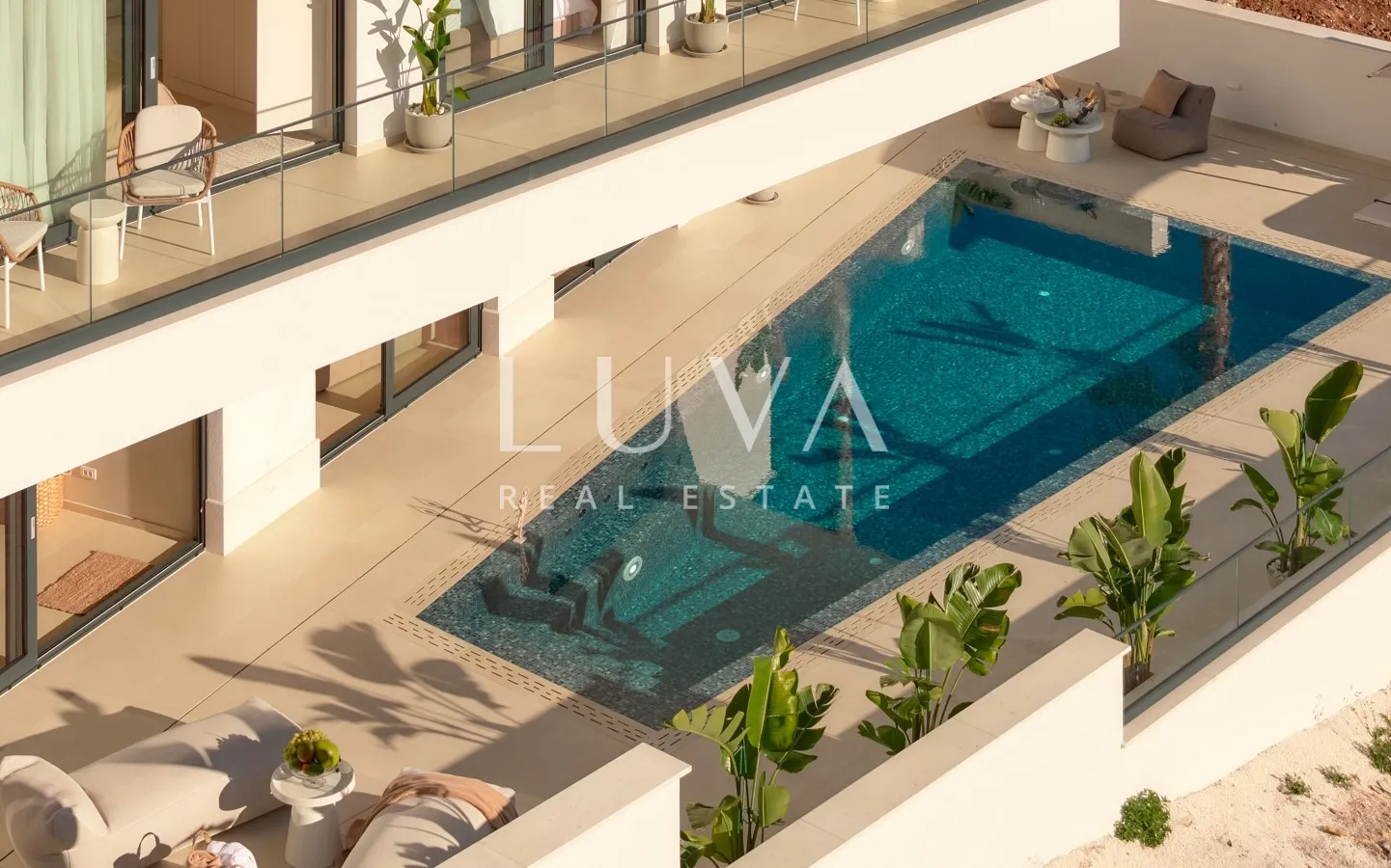 Čiovo, luksuzna vila 351 m2 s bazenom i pogledom na more na prodaju