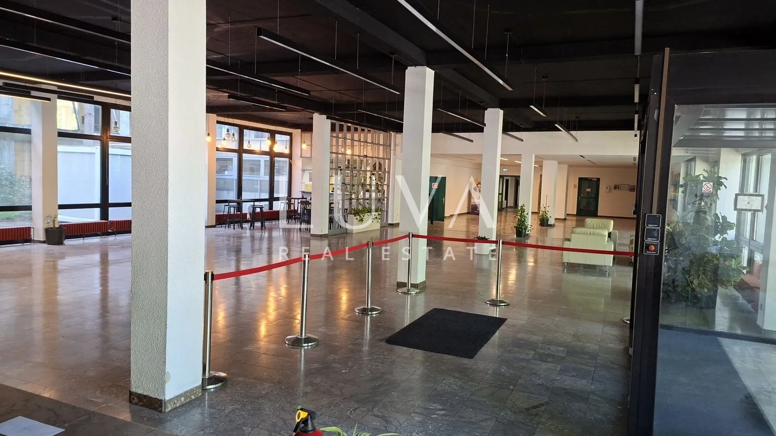 Zagreb, Folnegovićevo naselje, poslovni prostor 650m2, najam