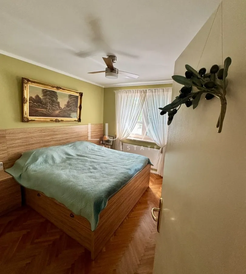 Pag, Šimuni, vila 158 m2 s bazenom, prvi red do mora