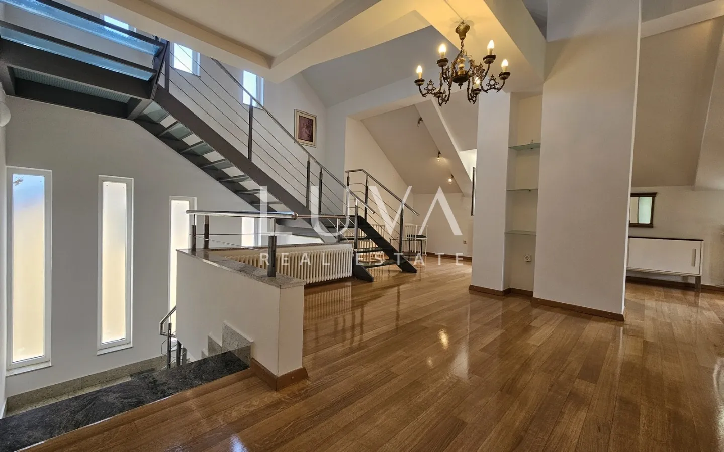 Zagreb, Maksimir, dvoetažni 5s stan 200m2, najam