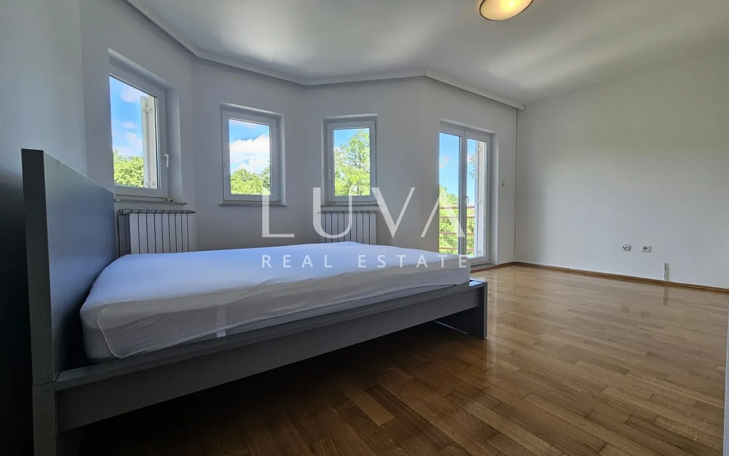 Zagreb, Maksimir, dvoetažni 5s stan 200m2, najam