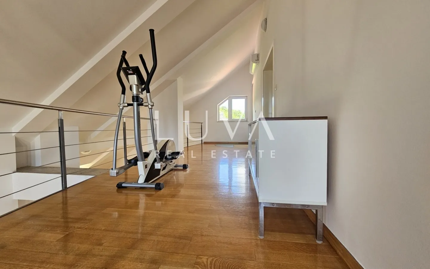 Zagreb, Maksimir, dvoetažni 5s stan 200m2, najam