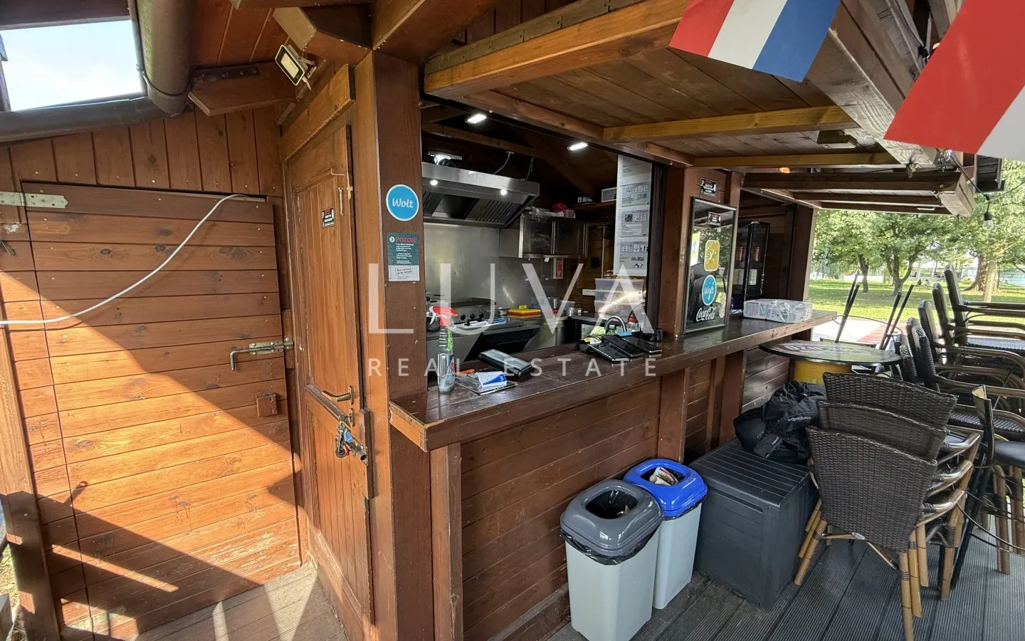 Zagreb, Jarun, fast food uz šetalište, 14 m2