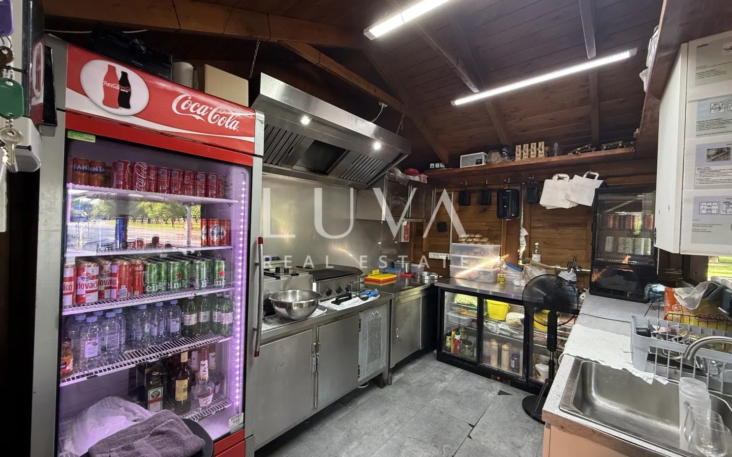 Zagreb, Jarun, fast food uz šetalište, 14 m2