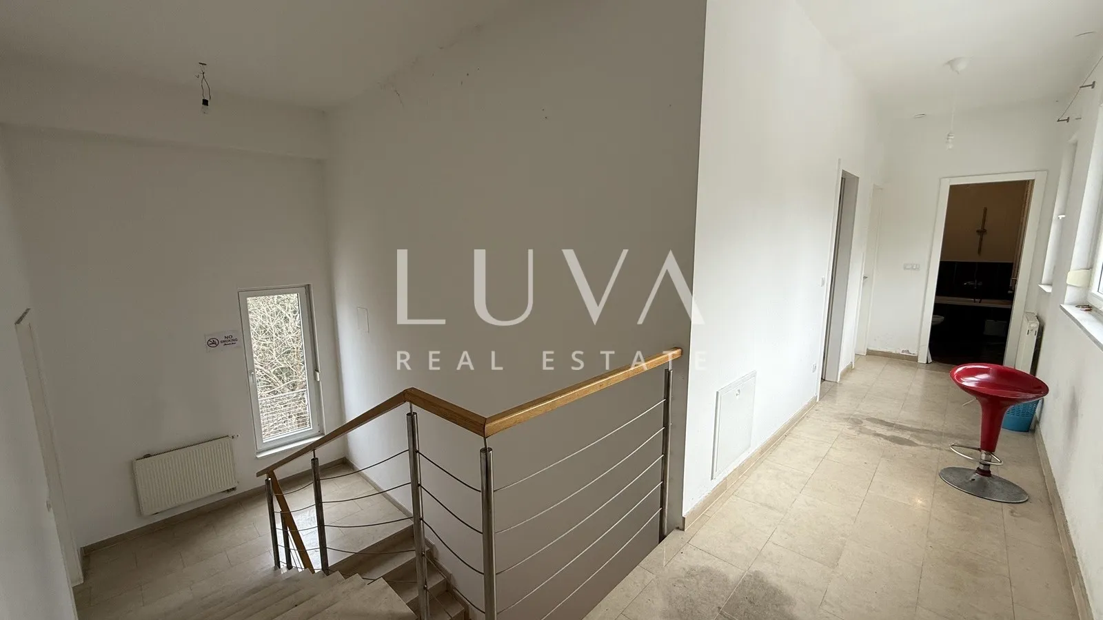 Zagreb, Gornje Vrapče, kuća na 4 etaže s bazenom, 490 m2
