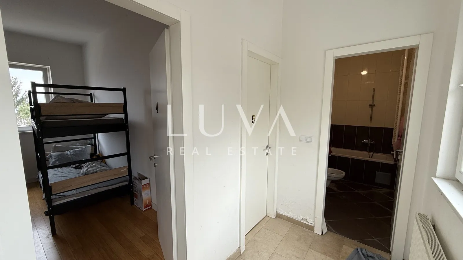 Zagreb, Gornje Vrapče, kuća na 4 etaže s bazenom, 490 m2