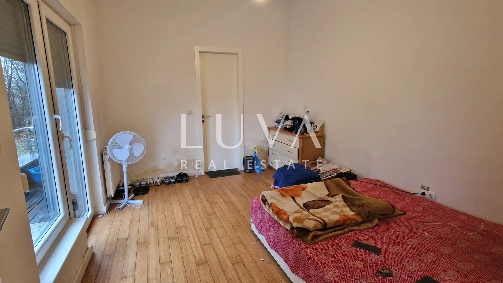 Zagreb, Gornje Vrapče, kuća na 4 etaže s bazenom, 490 m2