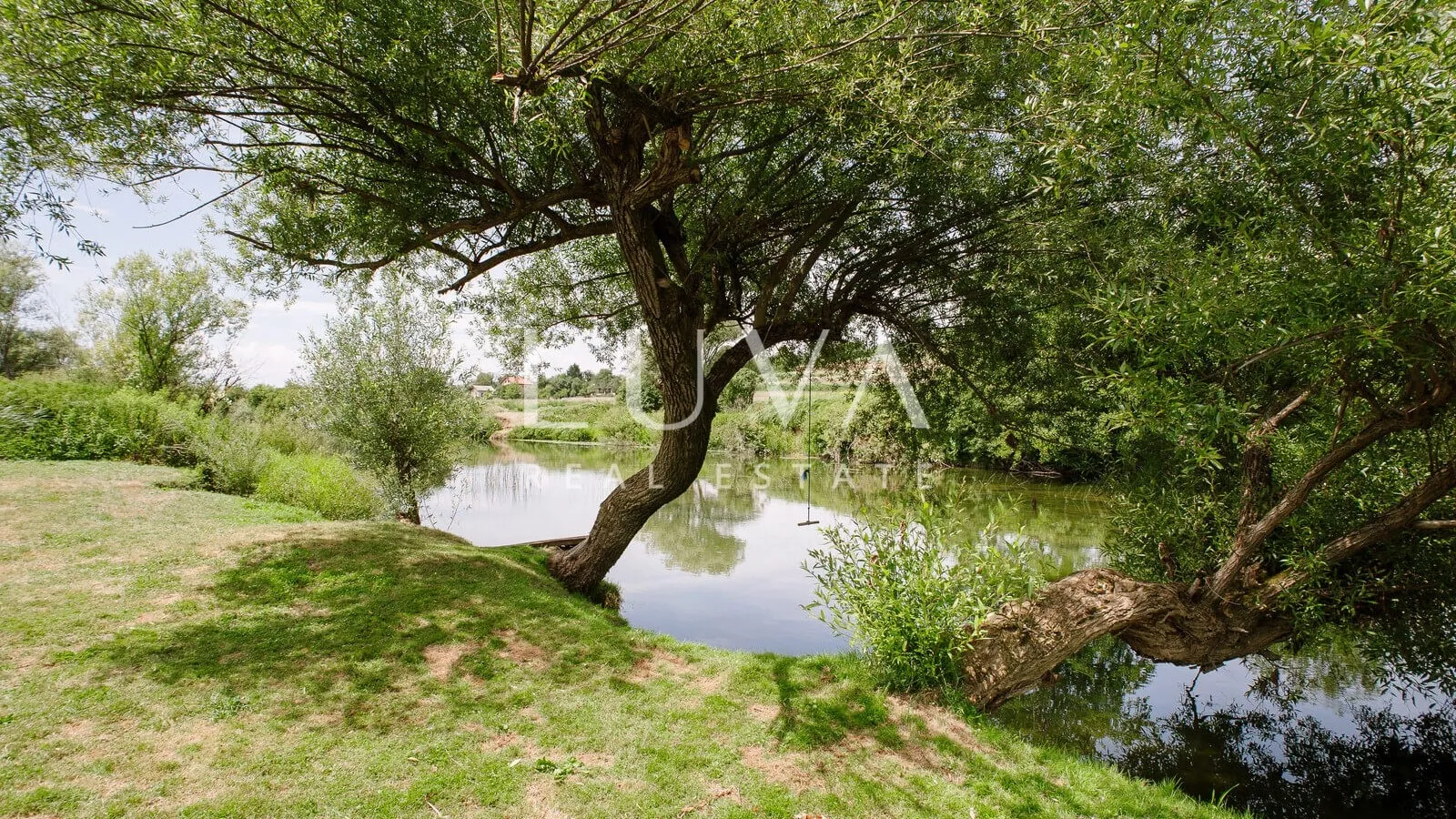 Karlovac, Tušilović, imanje s 2 kuće uz rijeku na prodaju