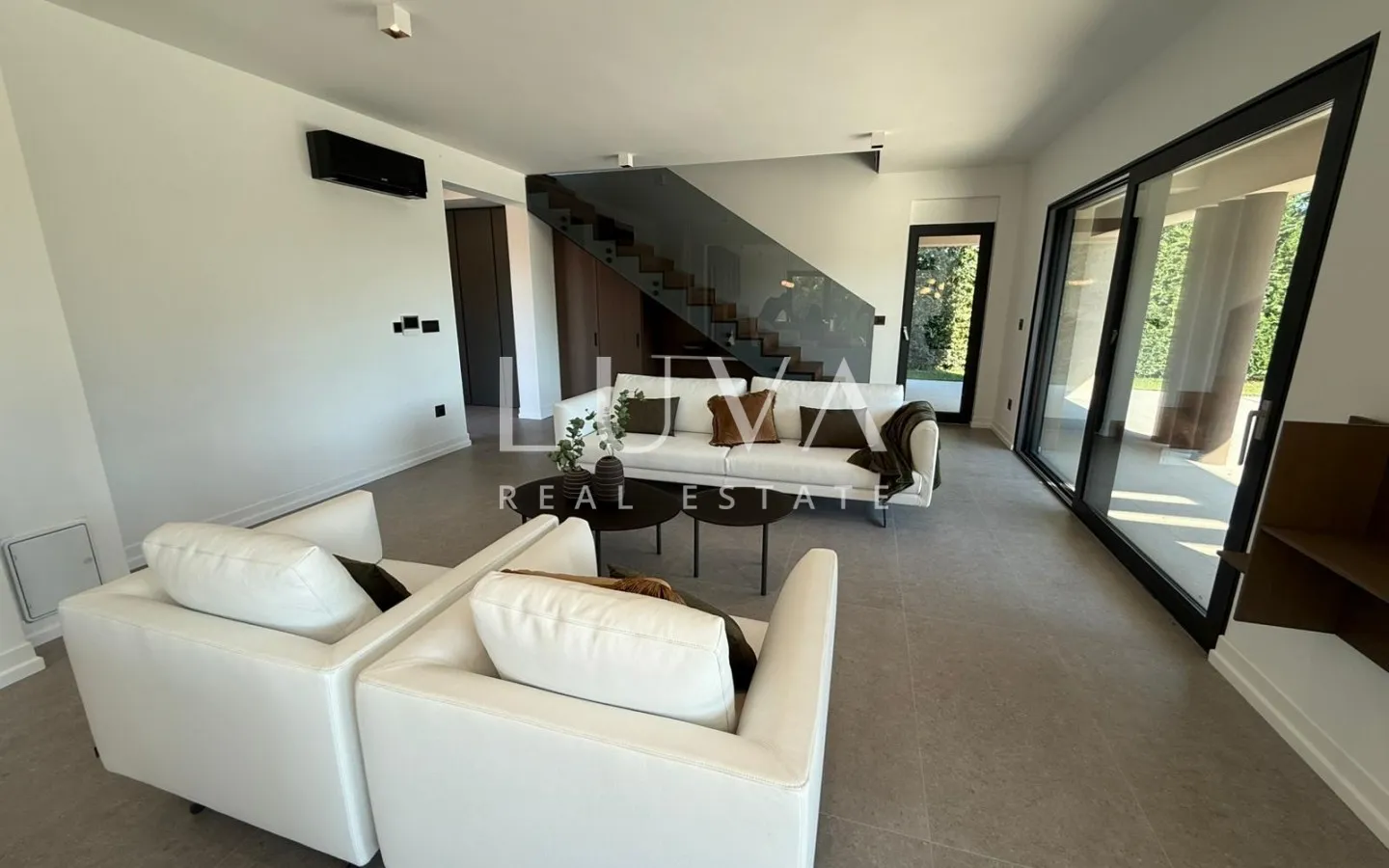 Istra, Štinjan, luksuzna vila s bazenom, 275 m2 na prodaju