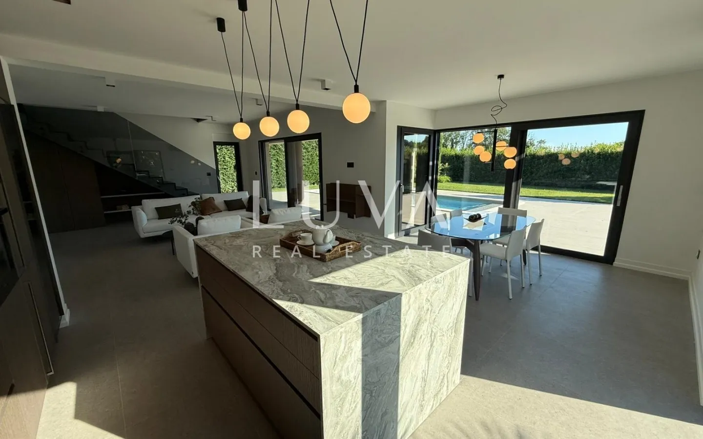 Istra, Štinjan, luksuzna vila s bazenom, 275 m2 na prodaju
