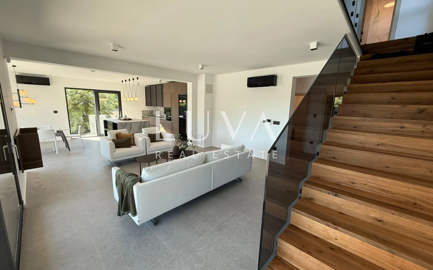 Istra, Štinjan, luksuzna vila s bazenom, 275 m2 na prodaju