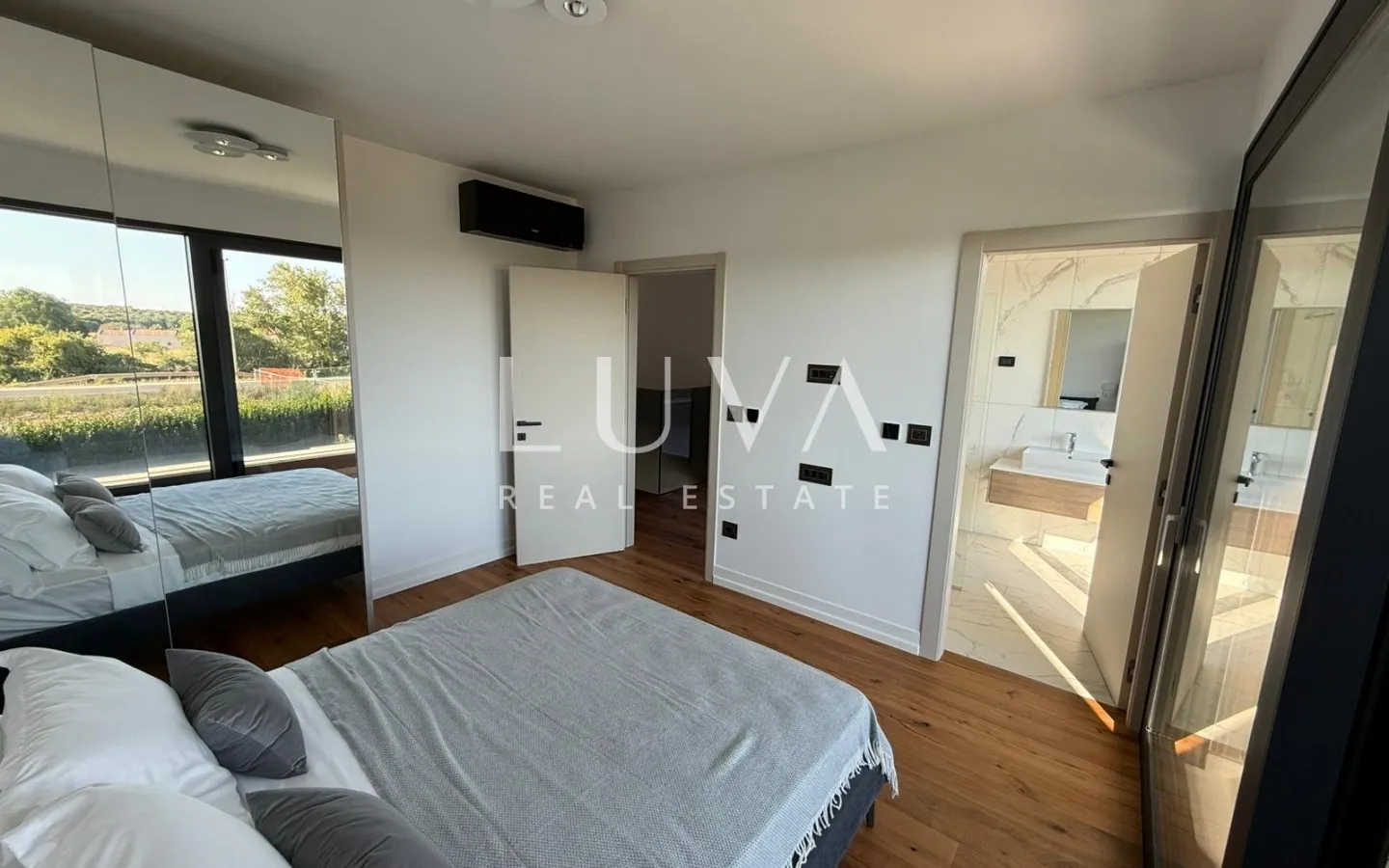 Istra, Štinjan, luksuzna vila s bazenom, 275 m2 na prodaju