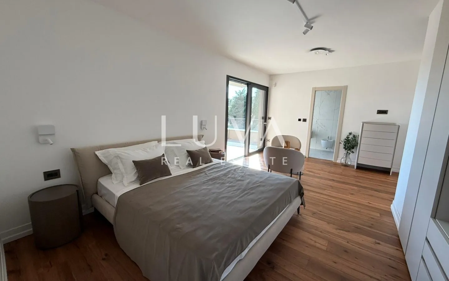 Istra, Štinjan, luksuzna vila s bazenom, 275 m2 na prodaju