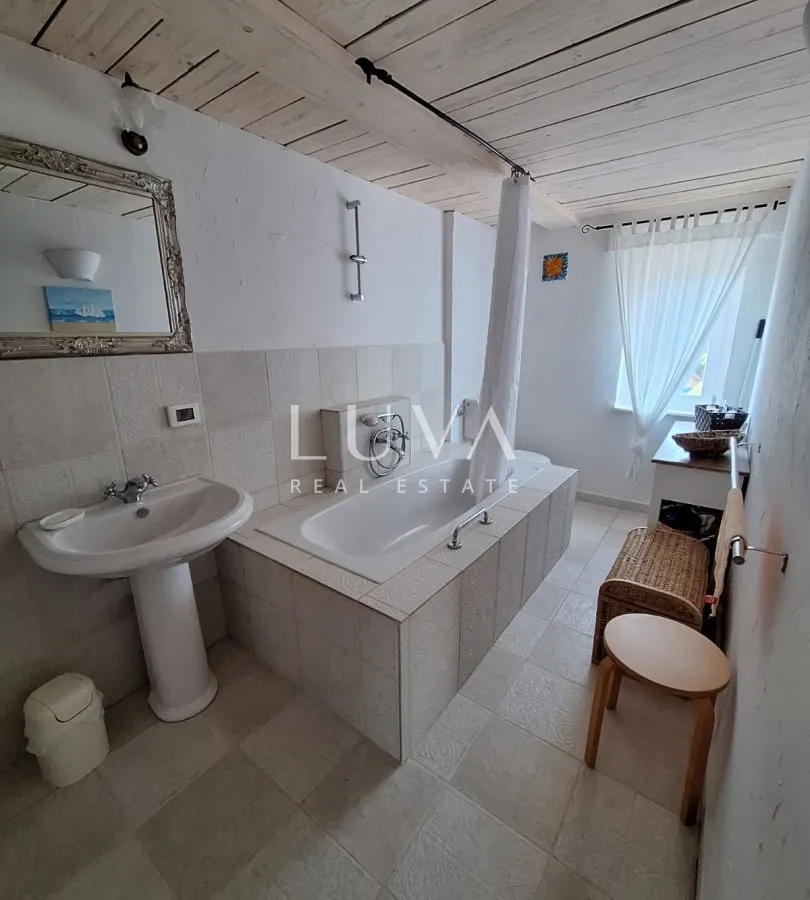 Istra, Baderna, istarska kuća s bazenom, 169 m²