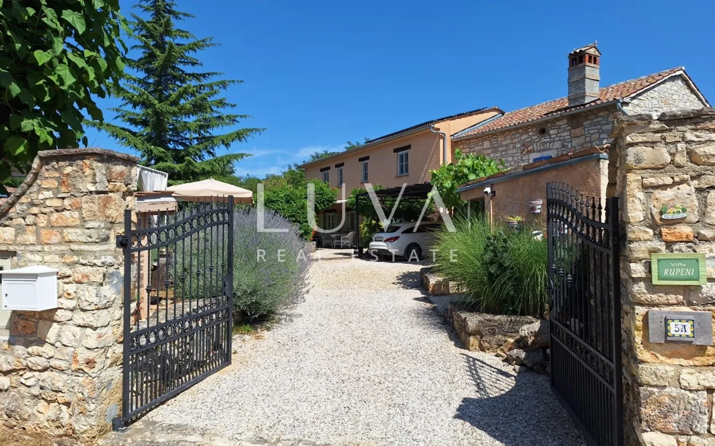Istra, Baderna, istarska kuća s bazenom, 169 m²