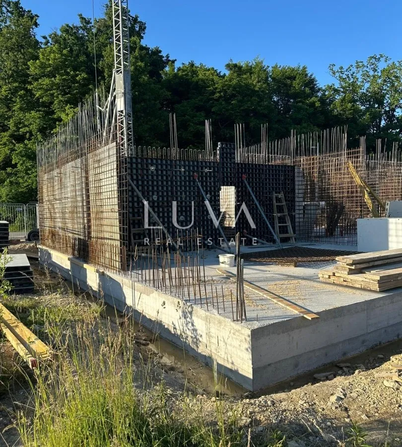 Zagreb, Sveta Nedelja, luksuzna kuća u nizu, 174 m2, na prodaju