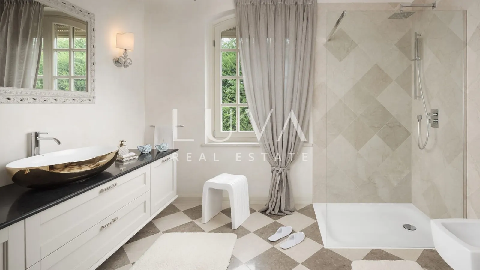 Istra, Poreč, luksuzna vila s bazenom, 320 m2 na prodaju