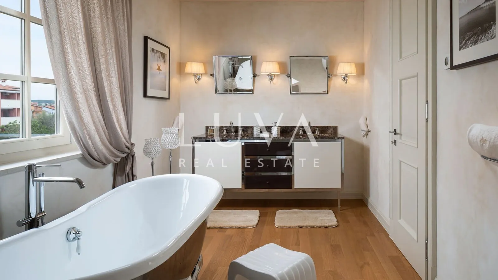 Istra, Poreč, luksuzna vila s bazenom, 405 m2 na prodaju
