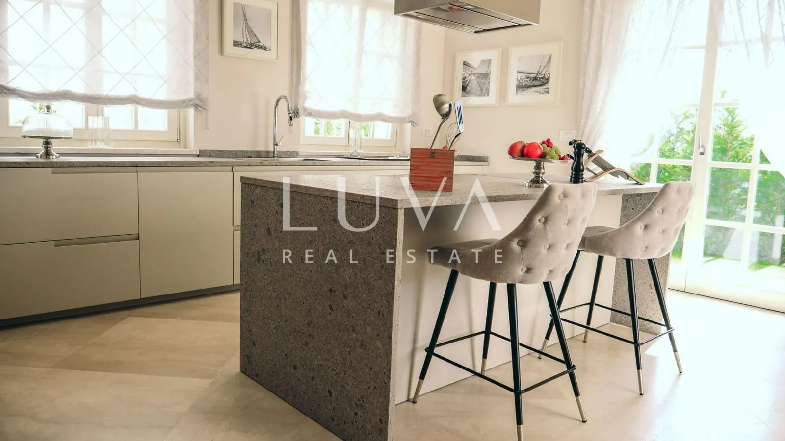 Istra, Poreč, luksuzna vila s bazenom, 288 m2 na prodaju