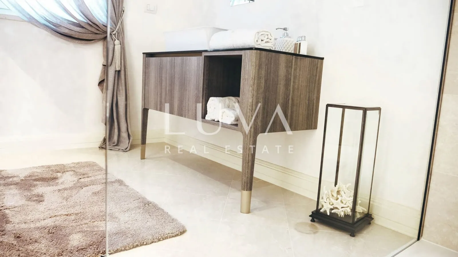 Istra, Poreč, luksuzna vila s bazenom, 288 m2 na prodaju