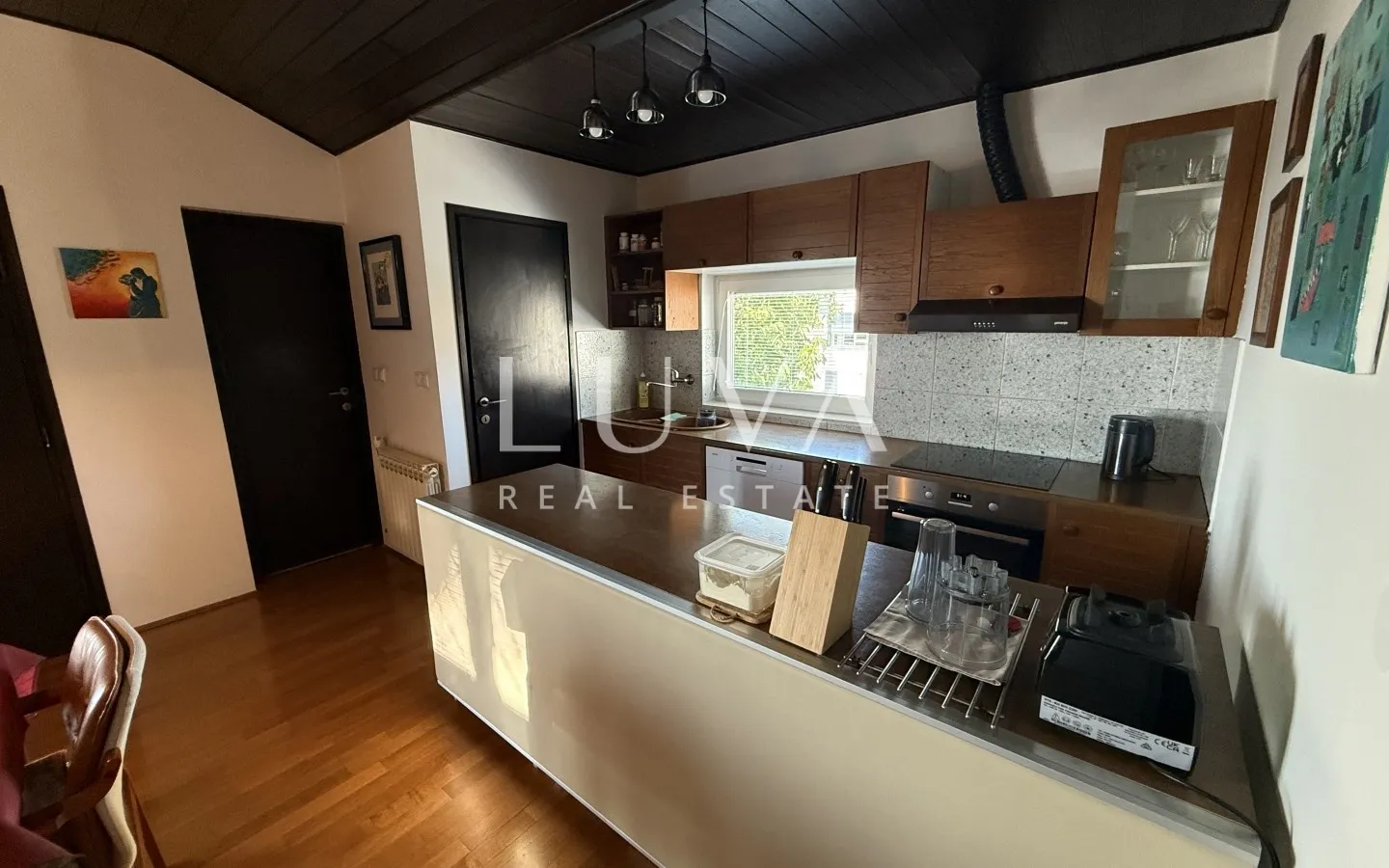 Zagreb, Vrapče, obiteljska kuća s garažom, NKP 264 m²