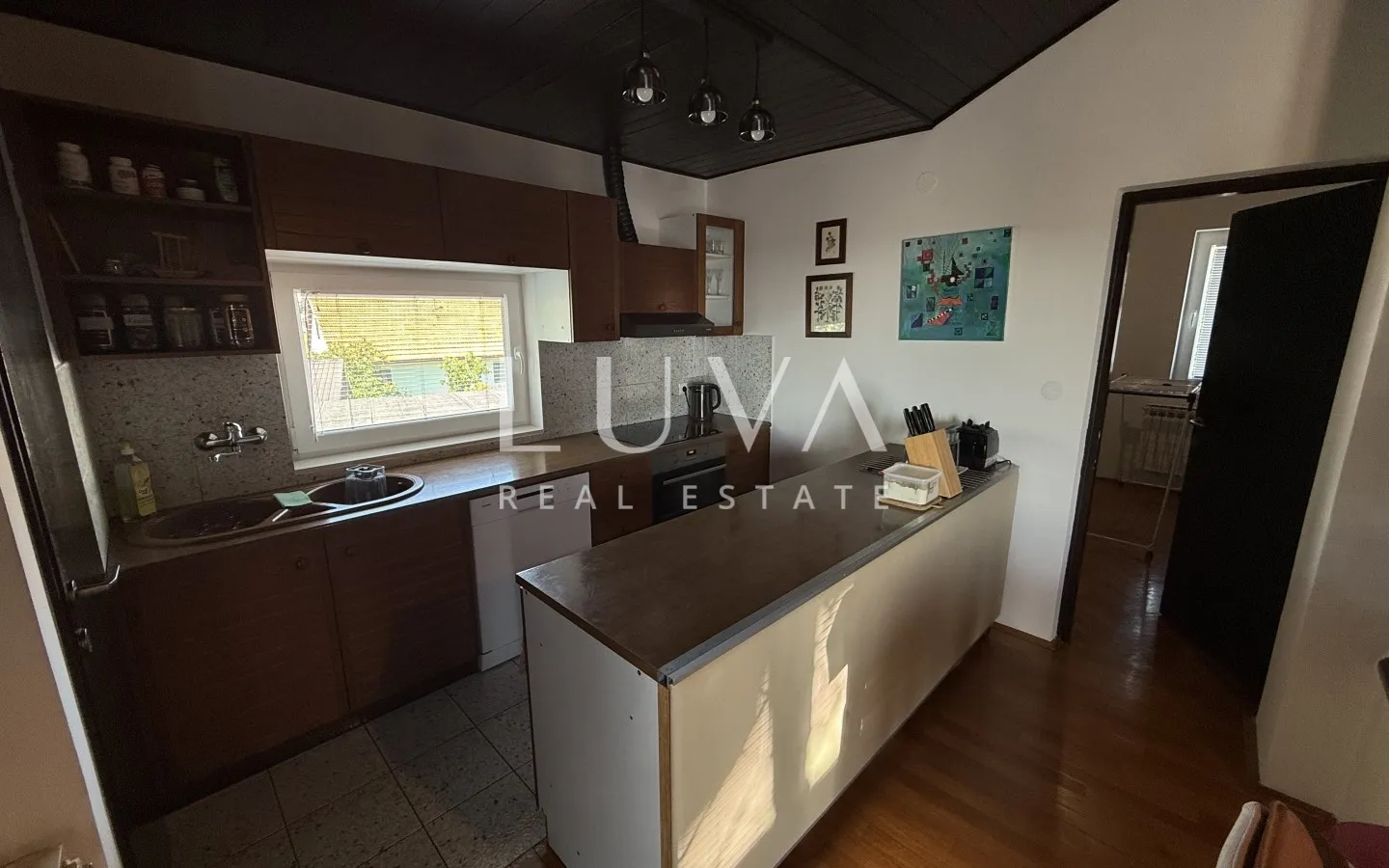 Zagreb, Vrapče, obiteljska kuća s garažom, NKP 264 m²
