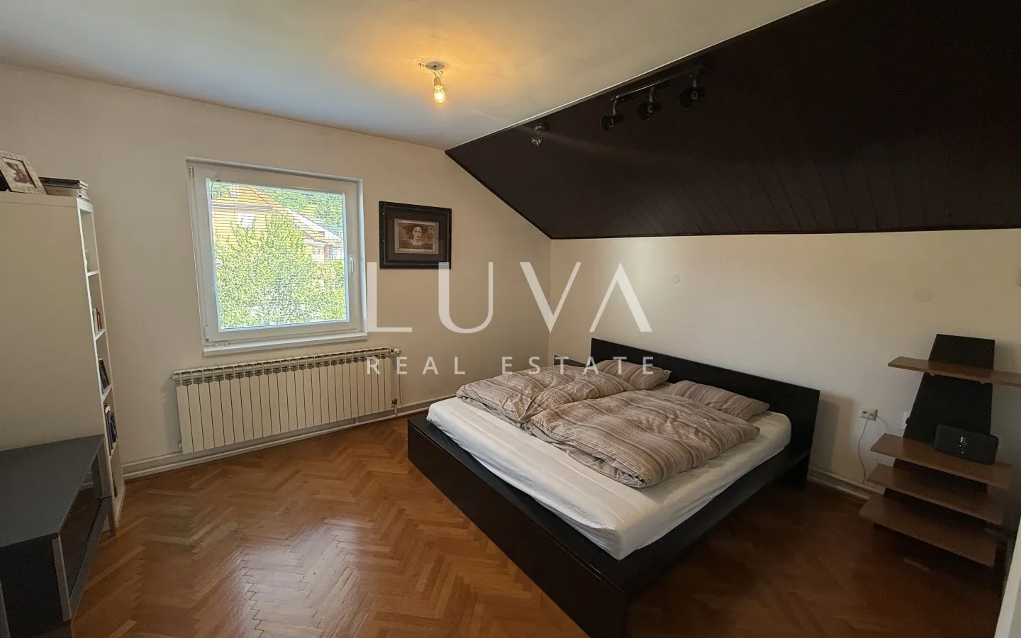 Zagreb, Vrapče, obiteljska kuća s garažom, NKP 264 m²