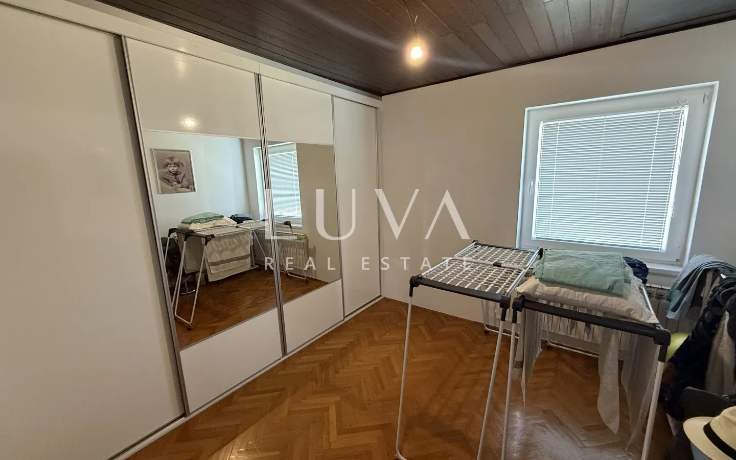 Zagreb, Vrapče, obiteljska kuća s garažom, NKP 264 m²